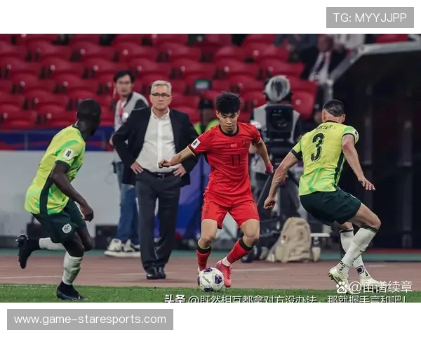 揭秘足球网红球星背后的故事与成长历程，如何从草根走向世界顶级舞台