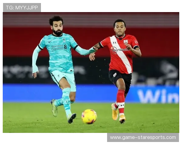 百名儿童与足球明星激烈对抗赛展开 谁能笑到最后精彩纷呈